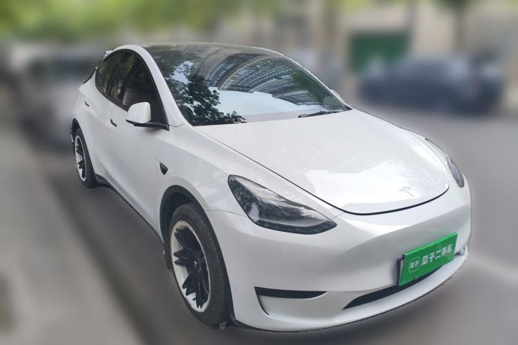 Used Tesla Model Y 2024 Rear-Wheel-Drive Version Front Right 45 Deg