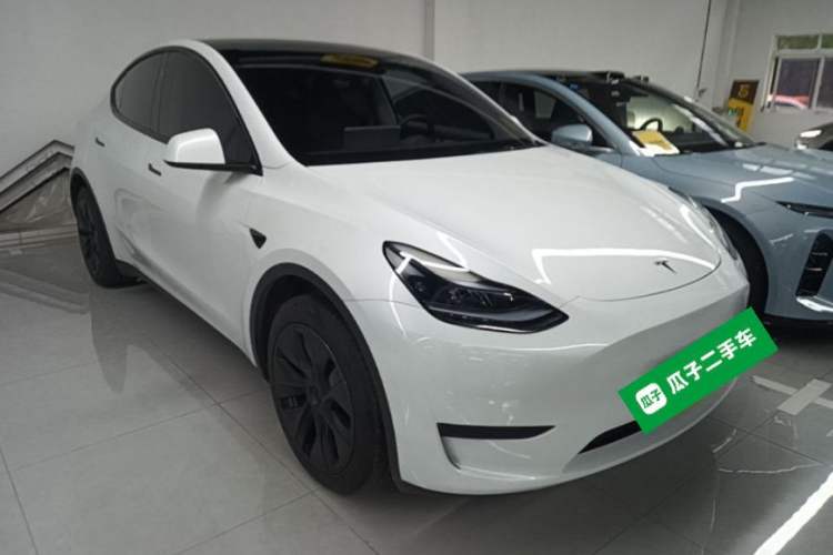 Used Tesla Model Y 2024 Rear-Wheel-Drive Version Front Right 45 Deg