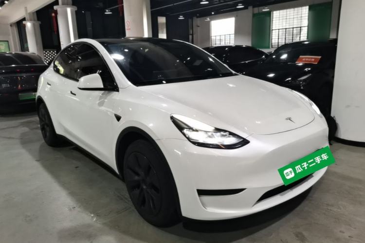 Used Tesla Model Y 2024 Rear-Wheel-Drive Version Front Right 45 Deg