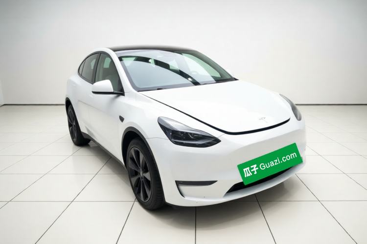 Used Tesla Model Y 2024 Long-Range All-Wheel-Drive Version Front Right 45 Deg