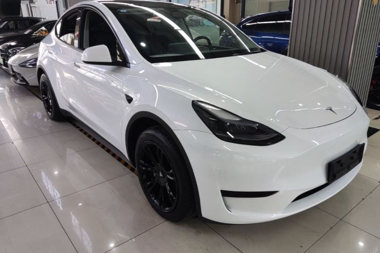 Used Tesla Model Y 2024 Rear-Wheel-Drive Version Front Right 45 Deg