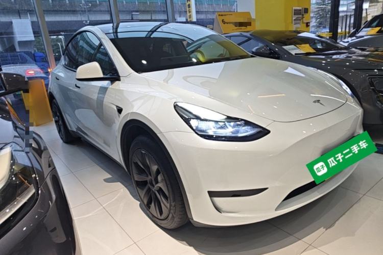 Used Tesla Model Y 2024 Rear-Wheel-Drive Version Front Right 45 Deg