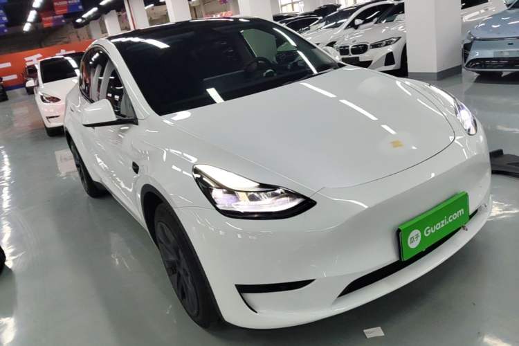 Used Tesla Model Y 2024 Rear-Wheel-Drive Version Front Right 45 Deg