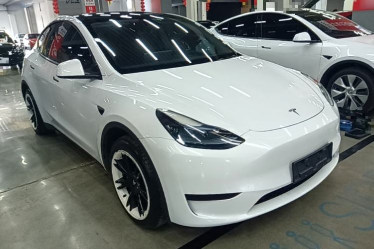 Used Tesla Model Y 2024 Rear-Wheel-Drive Version Front Right 45 Deg