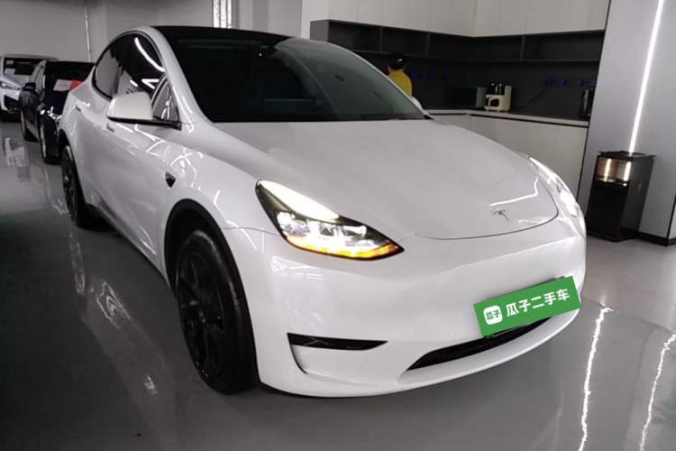 Used Tesla Model Y 2024 Rear-Wheel-Drive Version Front Right 45 Deg