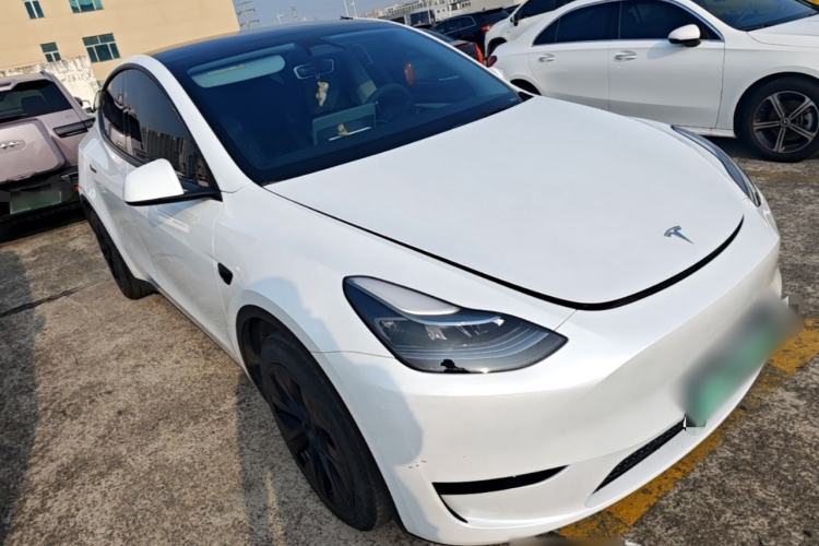 Used Tesla Model Y 2024 Rear-Wheel-Drive Version Front Right 45 Deg