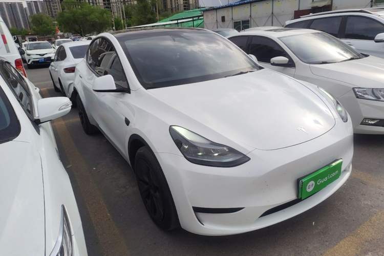 Used Tesla Model Y 2024 Rear-Wheel-Drive Version Front Right 45 Deg