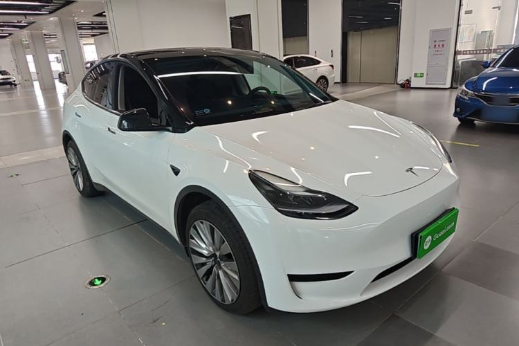Used Tesla Model Y 2024 Rear-Wheel-Drive Version Front Right 45 Deg