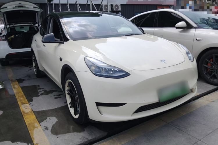 Used Tesla Model Y 2024 Rear-Wheel-Drive Version Front Right 45 Deg