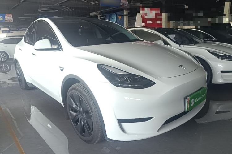 Used Tesla Model Y 2024 Rear-Wheel-Drive Version Front Right 45 Deg