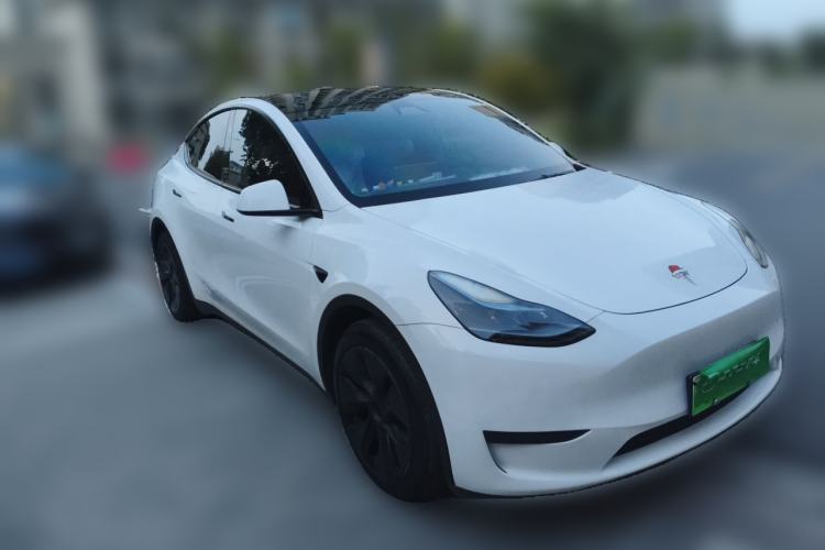 Used Tesla Model Y 2024 Rear-Wheel-Drive Version Front Right 45 Deg