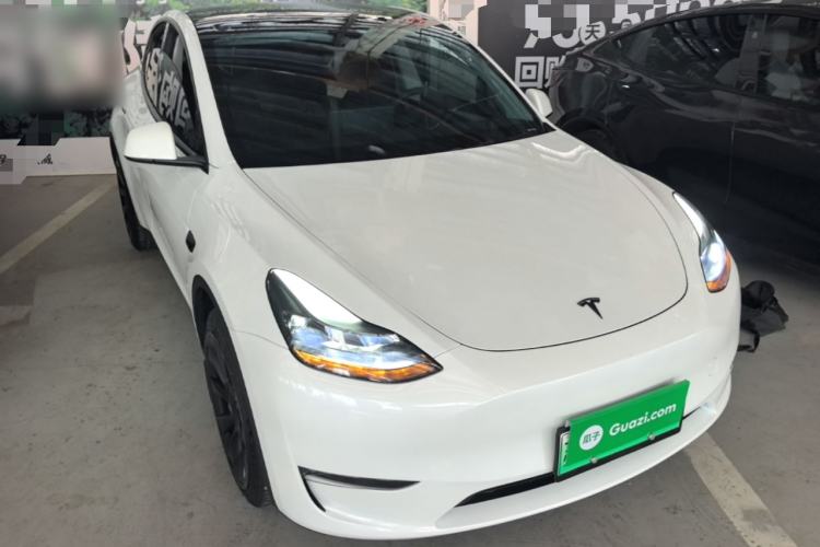 Used Tesla Model Y 2024 Long-Range All-Wheel-Drive Version Front Right 45 Deg