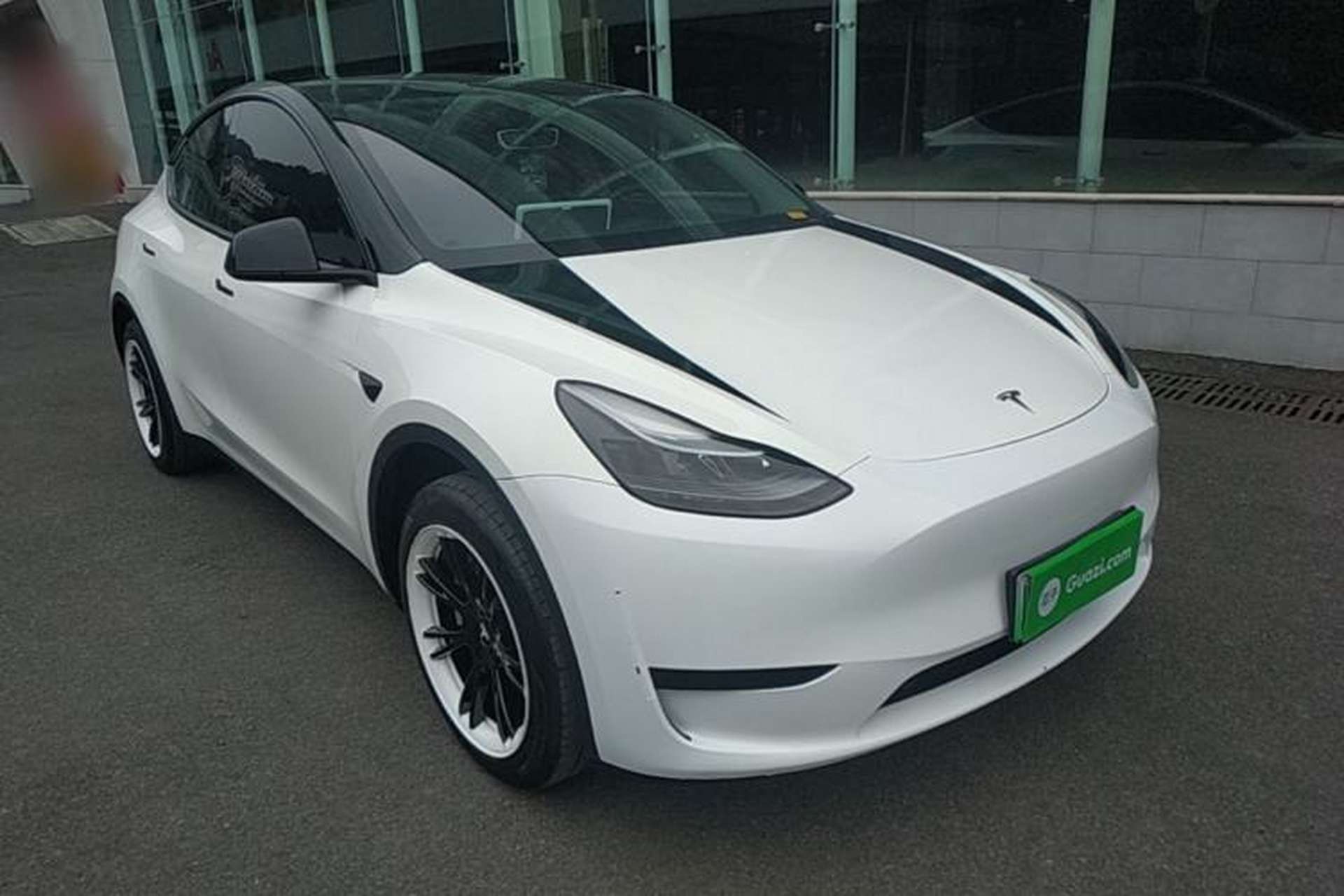 Used Tesla Model Y 2024 Rear-Wheel-Drive Version Front Right 45 Deg