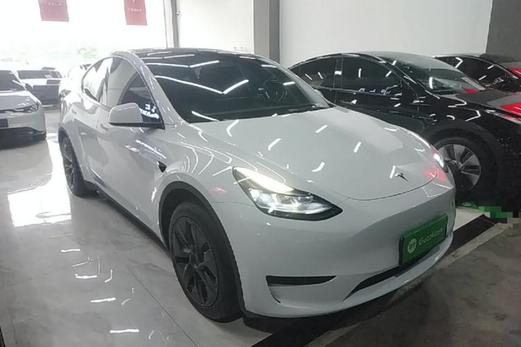 Used Tesla Model Y 2024 Rear-Wheel-Drive Version Front Right 45 Deg
