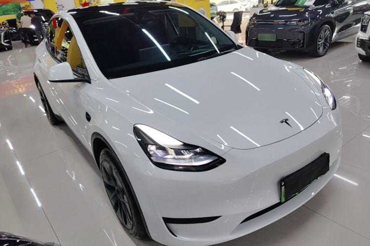 Used Tesla Model Y 2024 Rear-Wheel-Drive Version Front Right 45 Deg
