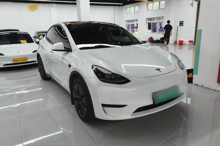 Used Tesla Model Y 2024 Rear-Wheel-Drive Version Front Right 45 Deg