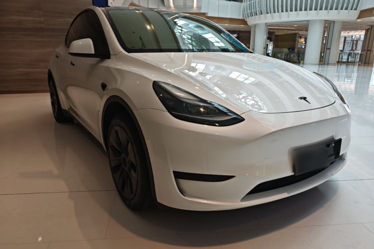 Used Tesla Model Y 2024 Rear-Wheel-Drive Version Front Right 45 Deg