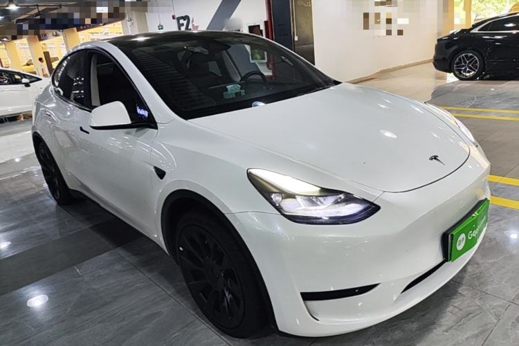 Used Tesla Model Y 2024 Rear-Wheel-Drive Version Front Right 45 Deg