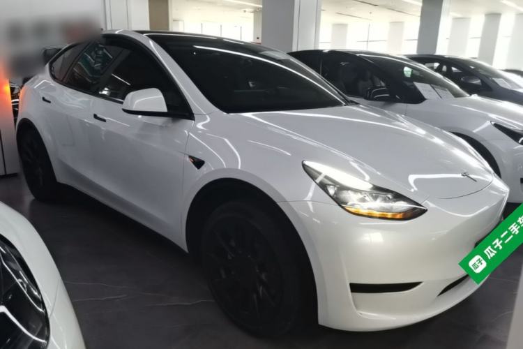 Used Tesla Model Y 2024 Rear-Wheel-Drive Version Front Right 45 Deg