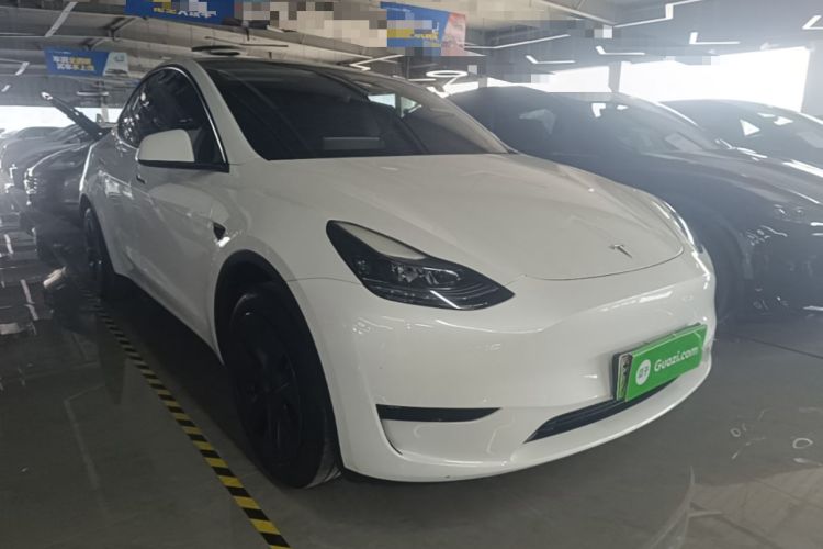 Used Tesla Model Y 2024 Rear-Wheel-Drive Version Front Right 45 Deg