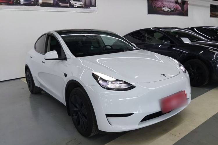 Used Tesla Model Y 2024 Rear-Wheel-Drive Version Front Right 45 Deg