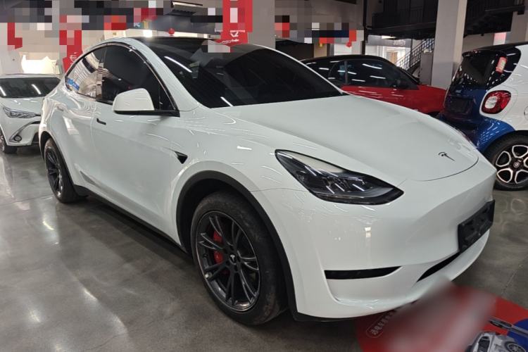 Used Tesla Model Y 2024 Rear-Wheel-Drive Version Front Right 45 Deg