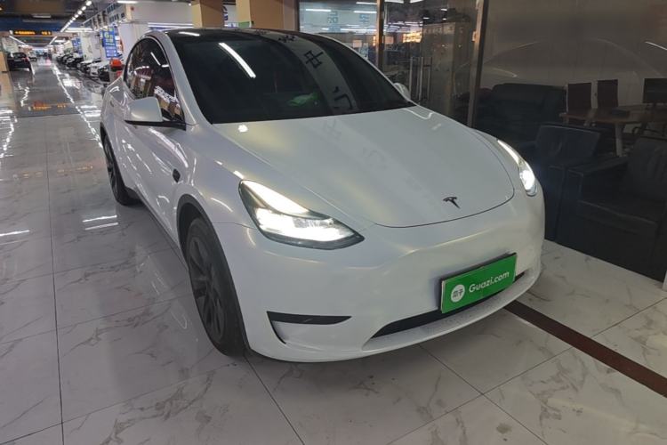 Used Tesla Model Y 2024 Rear-Wheel-Drive Version Front Right 45 Deg