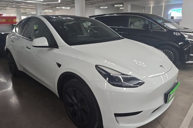 Used Tesla Model Y 2024 Rear-Wheel-Drive Version Front Right 45 Deg