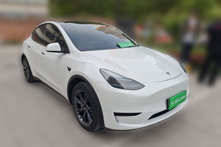Used Tesla Model Y 2024 Rear-Wheel-Drive Version Front Right 45 Deg