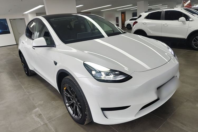 Used Tesla Model Y 2024 Rear-Wheel-Drive Version Front Right 45 Deg