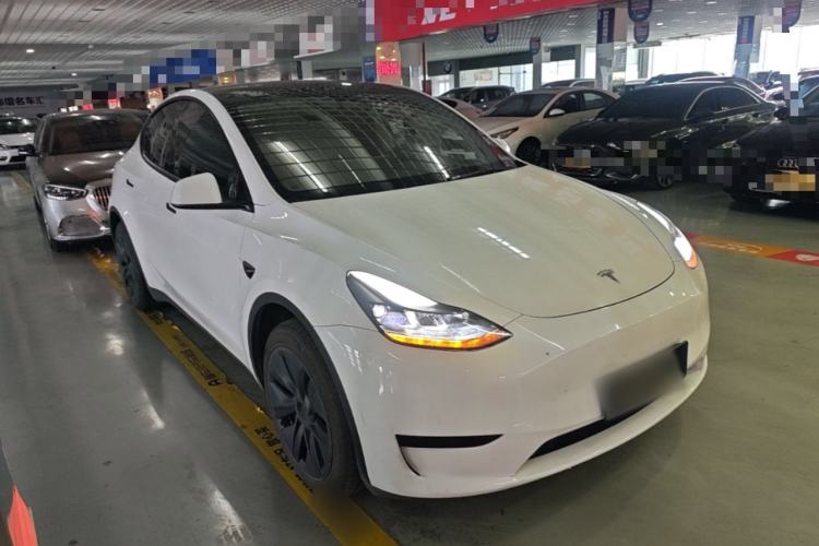 Used Tesla Model Y 2024 Rear-Wheel-Drive Version Front Right 45 Deg