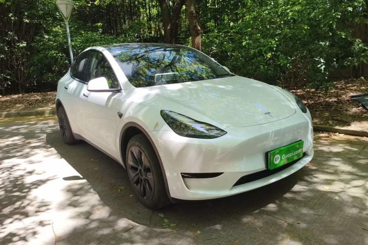 Used Tesla Model Y 2024 Rear-Wheel-Drive Version Front Right 45 Deg
