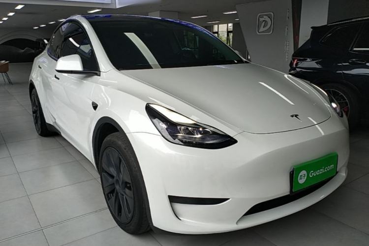 Used Tesla Model Y 2024 Rear-Wheel-Drive Version Front Right 45 Deg