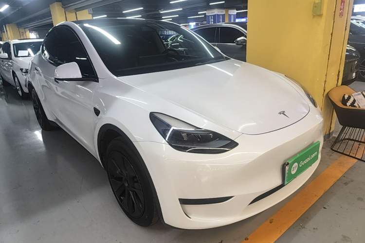 Used Tesla Model Y 2024 Rear-Wheel-Drive Version Front Right 45 Deg