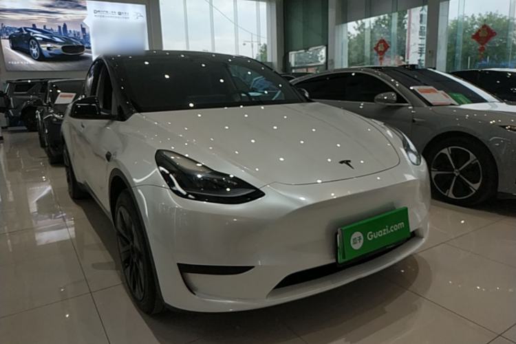 Used Tesla Model Y 2024 Rear-Wheel-Drive Version Front Right 45 Deg