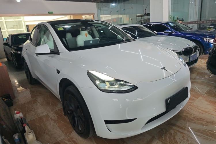 Used Tesla Model Y 2024 Rear-Wheel-Drive Version Front Right 45 Deg