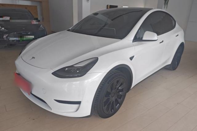 Tesla Model Y 2024 Rear-Wheel-Drive Version с пробегом