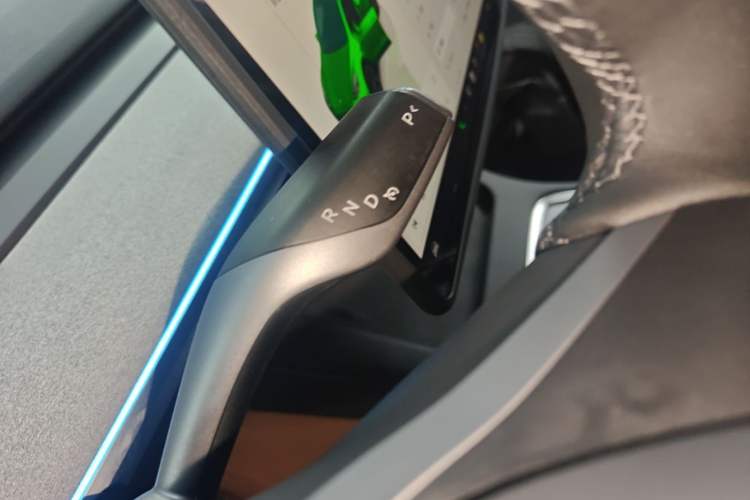 Used Tesla Model Y 2024 Long-Range All-Wheel-Drive Version Gear Lever