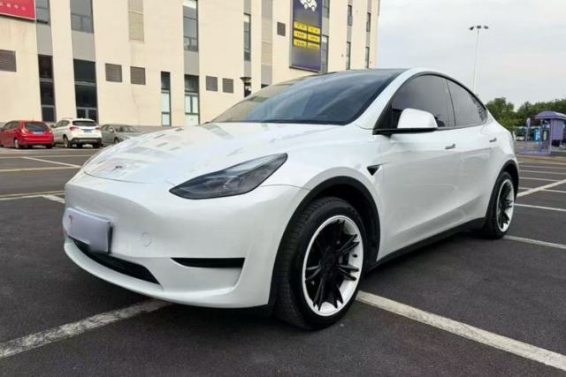 Używany Tesla Model Y 2024 Rear-Wheel-Drive Version