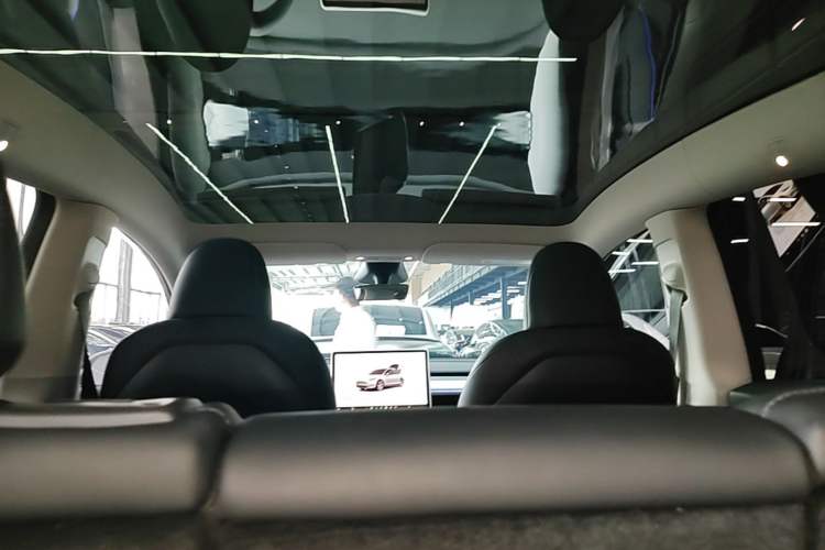 Used Tesla Model Y 2024 Rear-Wheel-Drive Version Headliner