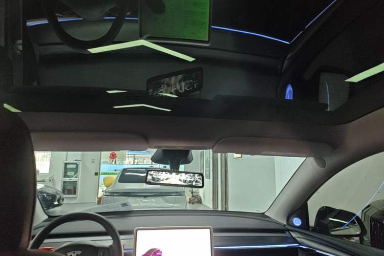 Used Tesla Model Y 2024 Long-Range All-Wheel-Drive Version Headliner