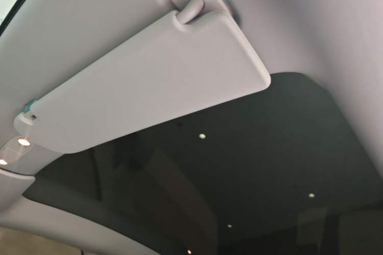 Used Tesla Model Y 2024 Rear-Wheel-Drive Version Headliner