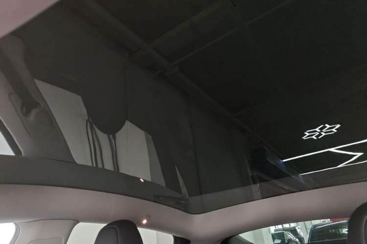 Used Tesla Model Y 2024 Rear-Wheel-Drive Version Headliner