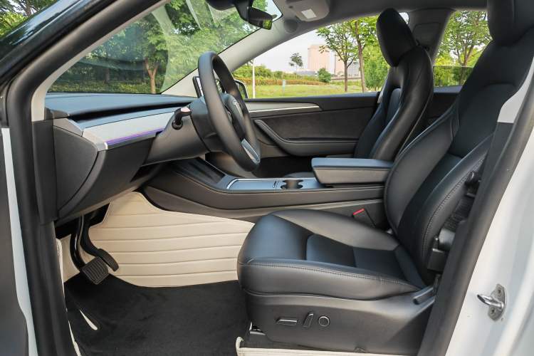 Used Tesla Model Y 2024 Rear-Wheel-Drive Version Interior 1