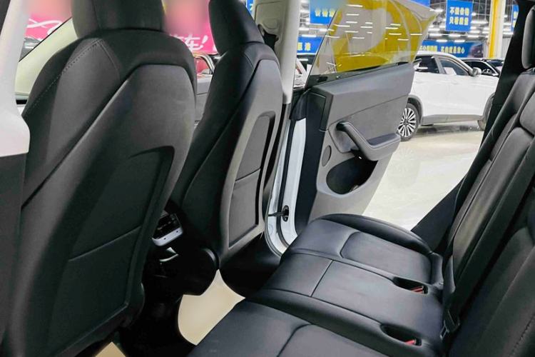 Used Tesla Model Y 2024 Rear-Wheel-Drive Version Interior 1