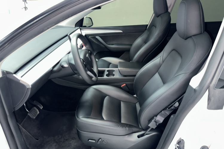 Used Tesla Model Y 2024 Rear-Wheel-Drive Version Interior 1