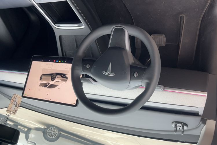 Used Tesla Model Y 2024 Rear-Wheel-Drive Version Interior 1