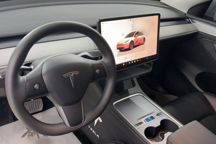 Used Tesla Model Y 2024 Rear-Wheel-Drive Version Interior 1
