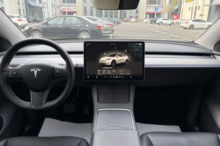 Used Tesla Model Y 2024 Rear-Wheel-Drive Version Interior 1