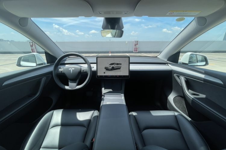 Used Tesla Model Y 2024 Rear-Wheel-Drive Version Interior 1